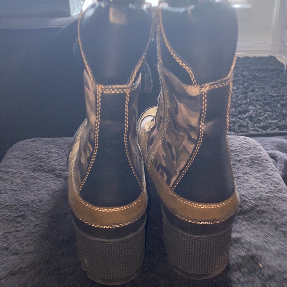 Camouflage Platform Boots! - image 5